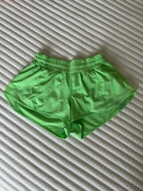 Lululemon Hotty Hot Low-Rise Lined Shorts 2.5” Pistachio